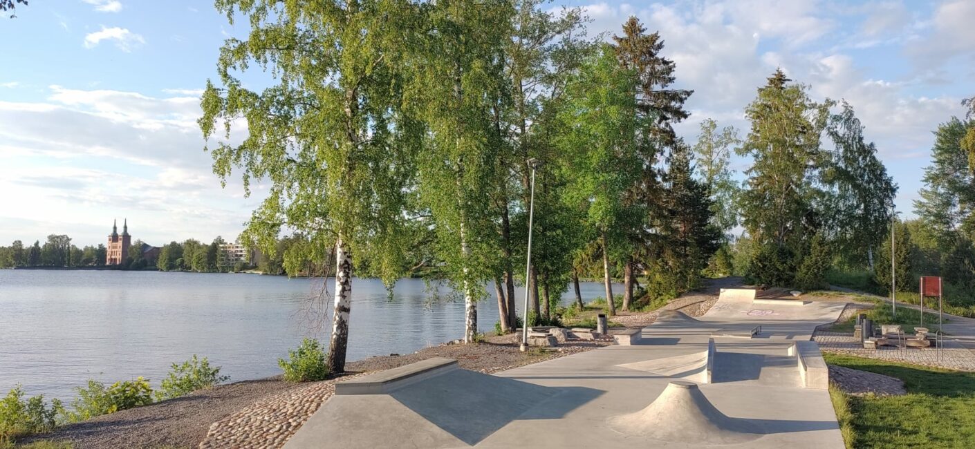 Kaalisaaren skeittiparkki kesällä